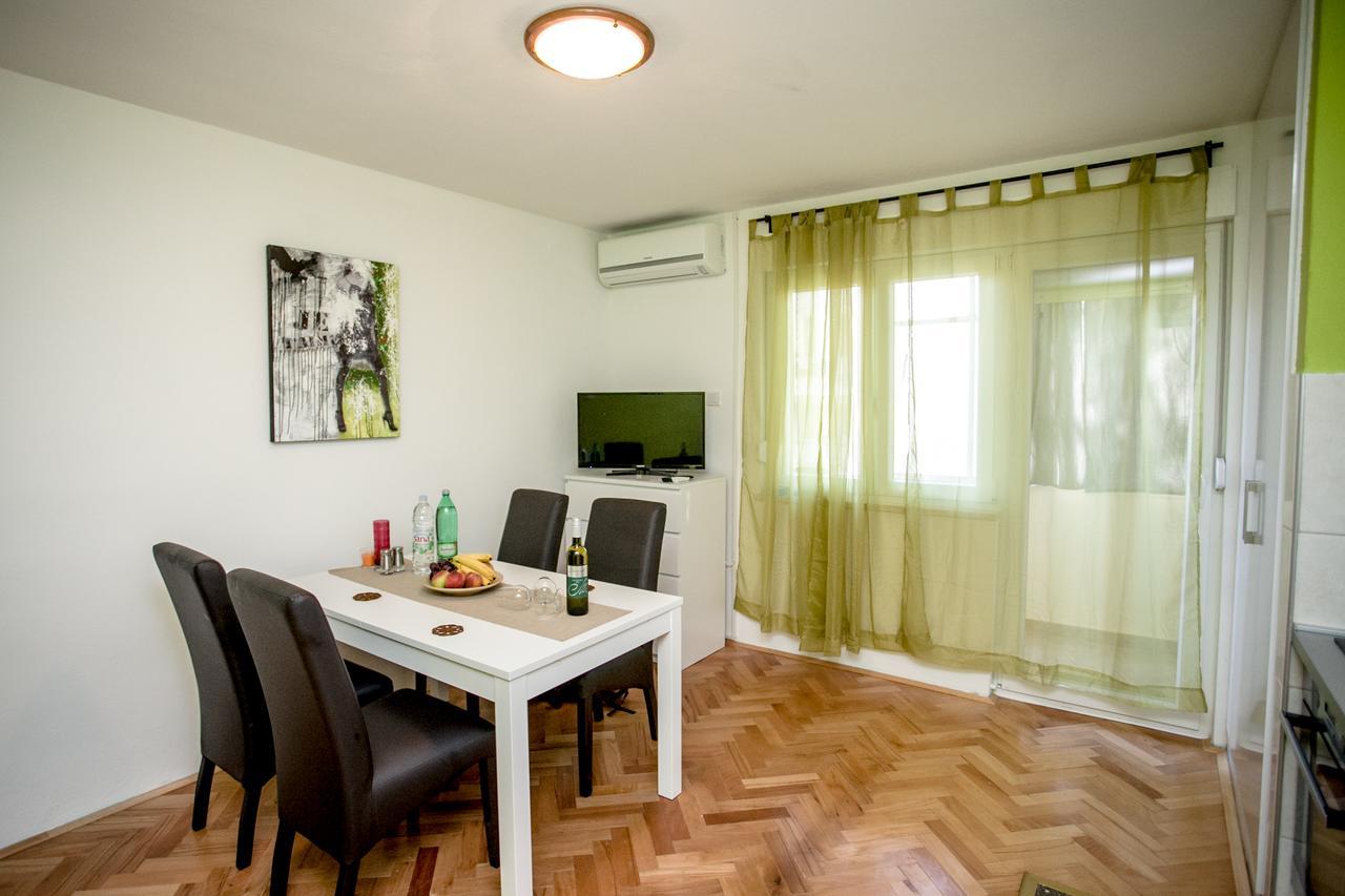 Apartment Omis Holiday エクステリア 写真